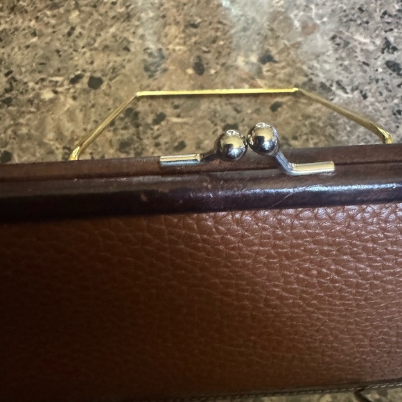 Dooney & Bourke Tan Trifold Pebbled Leather wallet EUC - Picture 8 of 9